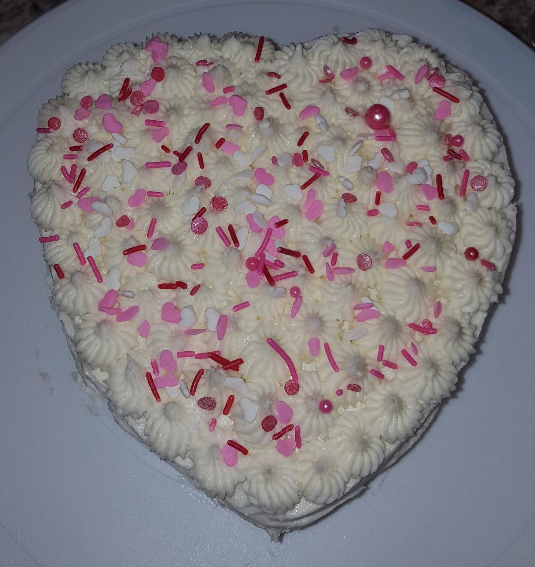 8" 1-Layer Decorated Heart Shaped Cake (local delivery or pick-up only)