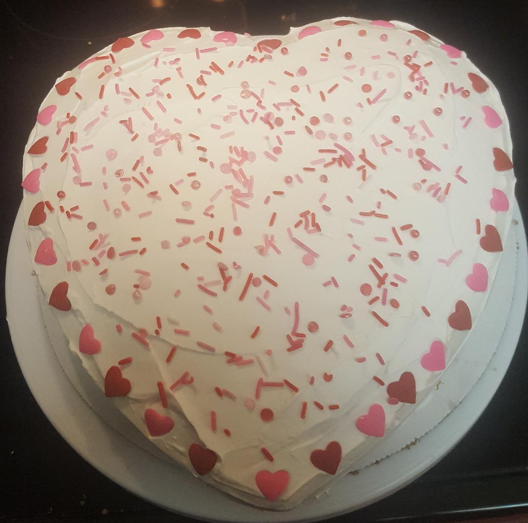 8" 1-Layer Decorated Heart Shaped Cake (local delivery or pick-up only)
