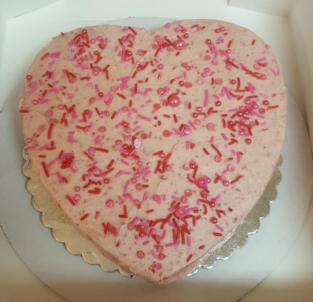 8" 1-Layer Decorated Heart Shaped Cake (local delivery or pick-up only)