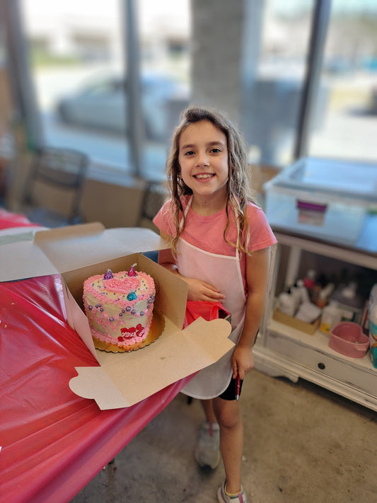 February 2025 Heart-shaped cake decorating class