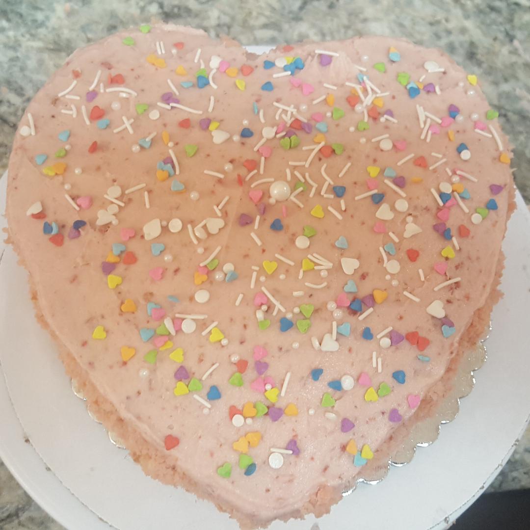 8" 1-Layer Decorated Heart Shaped Cake (local delivery or pick-up only)